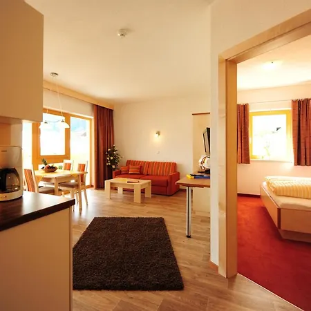 アパートホテル Chesa Arella