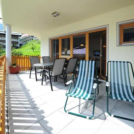 アパートホテル Chesa Arella